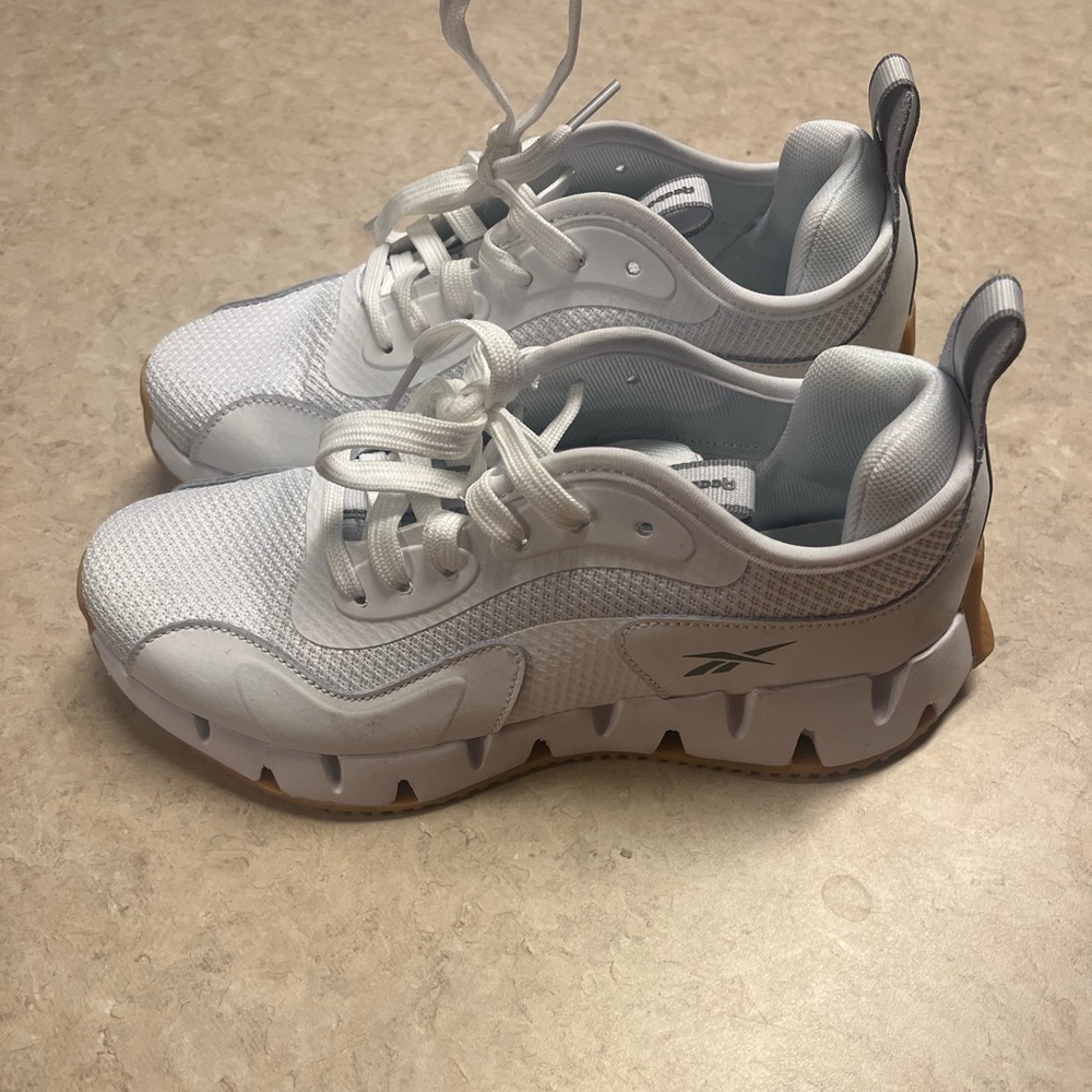 Worn once womens Reebok tennis shoes